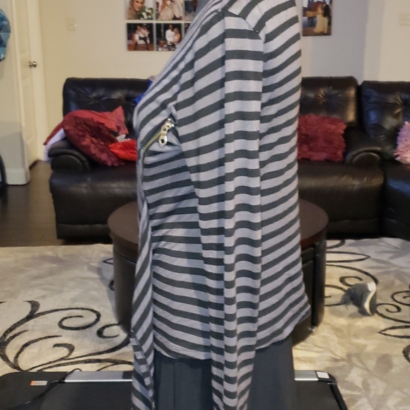 Top - Picture 3 of 6